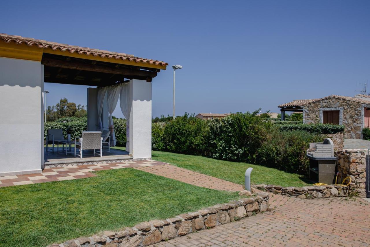 Le Residenze Di Baia Sant'Anna Villa Tanaunella Eksteriør billede