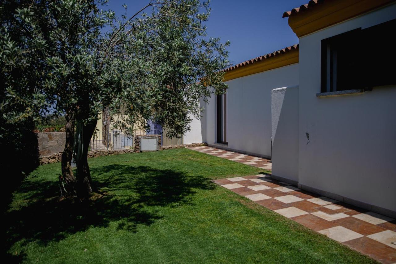 Le Residenze Di Baia Sant'Anna Villa Tanaunella Eksteriør billede