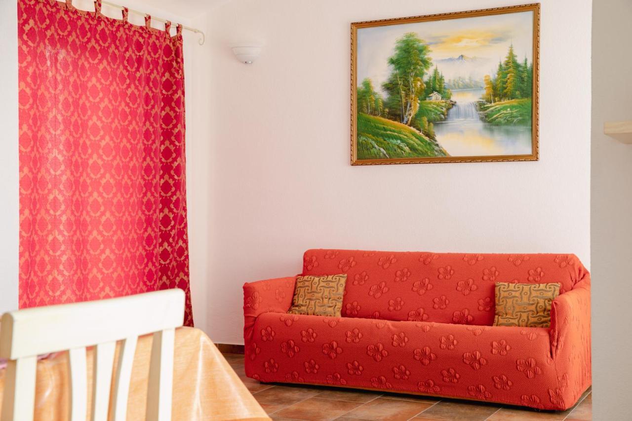 Le Residenze Di Baia Sant'Anna Villa Tanaunella Eksteriør billede