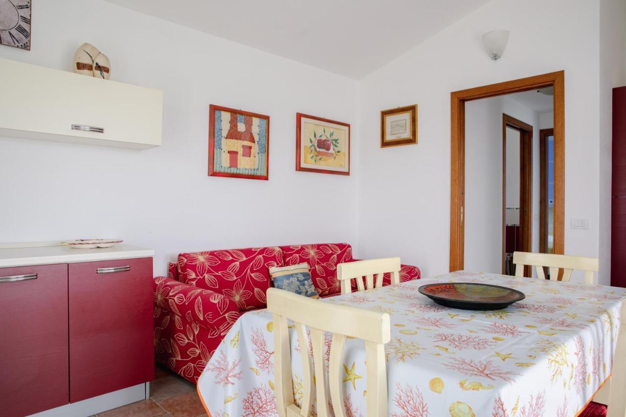 Le Residenze Di Baia Sant'Anna Villa Tanaunella Eksteriør billede