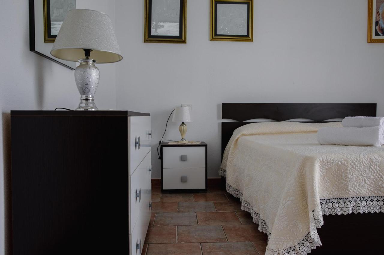 Le Residenze Di Baia Sant'Anna Villa Tanaunella Eksteriør billede