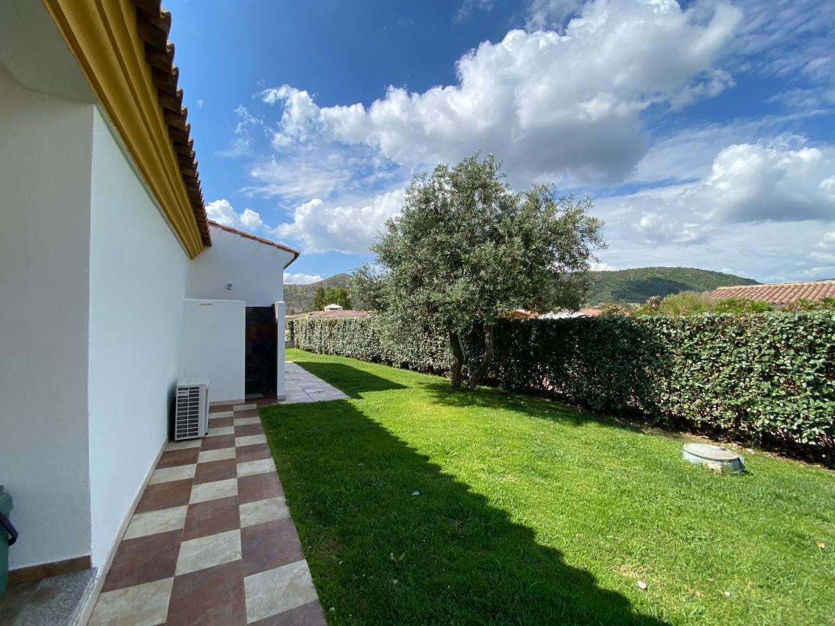 Le Residenze Di Baia Sant'Anna Villa Tanaunella Eksteriør billede
