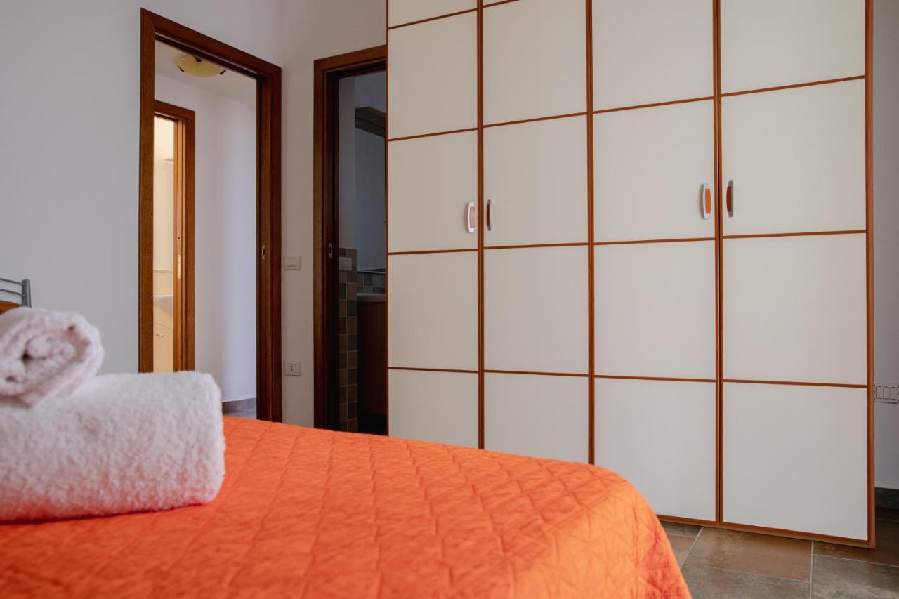 Le Residenze Di Baia Sant'Anna Villa Tanaunella Eksteriør billede
