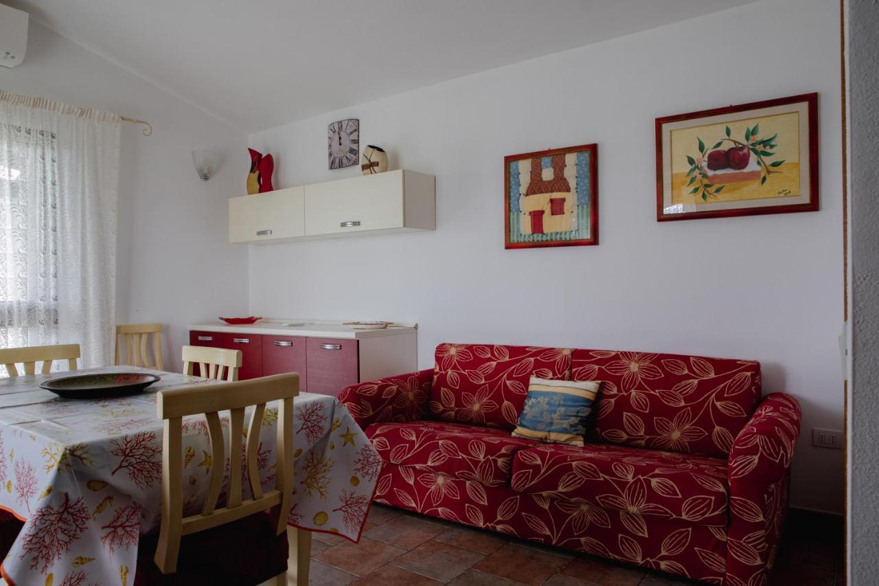 Le Residenze Di Baia Sant'Anna Villa Tanaunella Eksteriør billede