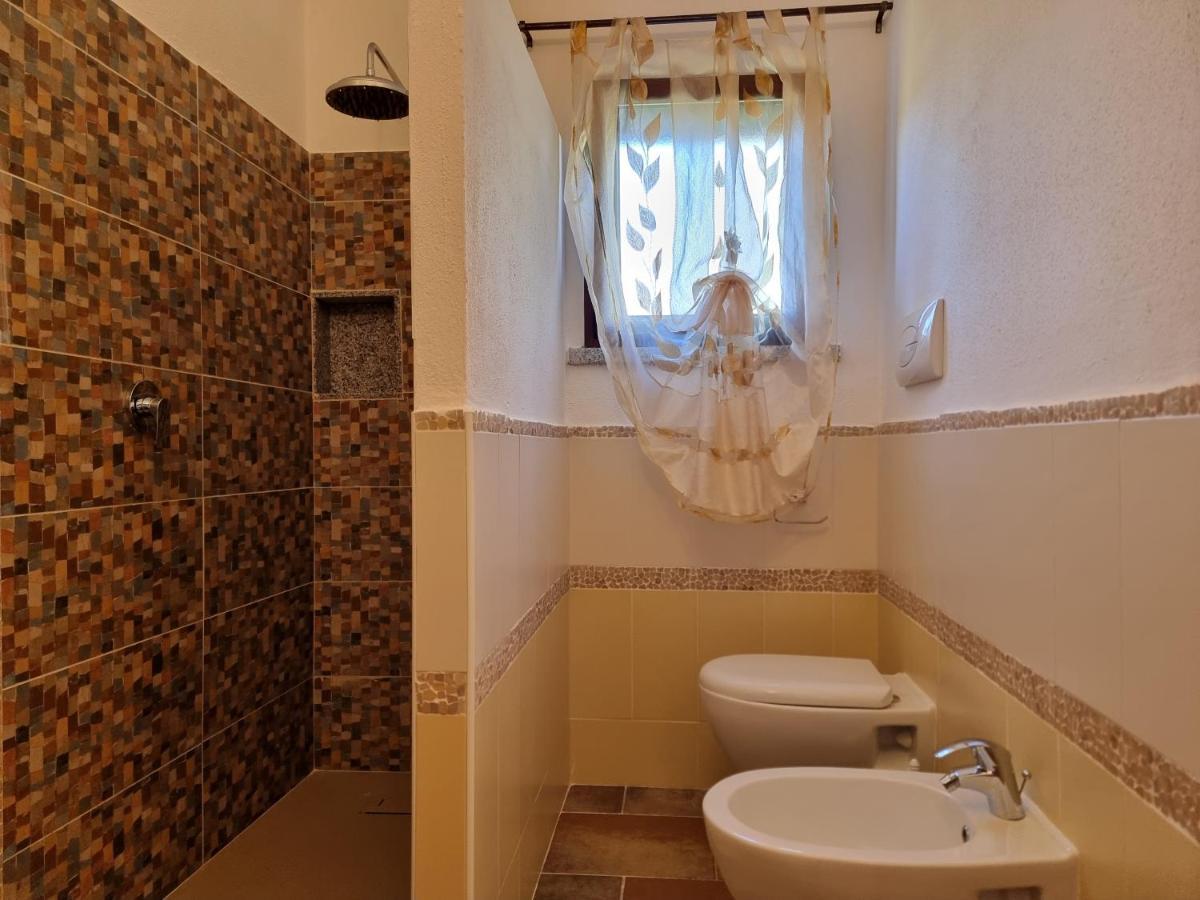 Le Residenze Di Baia Sant'Anna Villa Tanaunella Eksteriør billede