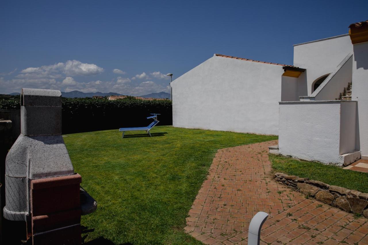 Le Residenze Di Baia Sant'Anna Villa Tanaunella Eksteriør billede