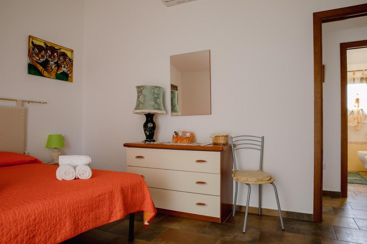 Le Residenze Di Baia Sant'Anna Villa Tanaunella Eksteriør billede