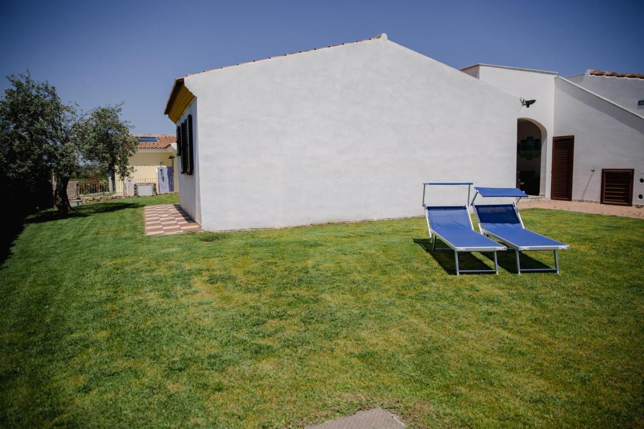 Le Residenze Di Baia Sant'Anna Villa Tanaunella Eksteriør billede