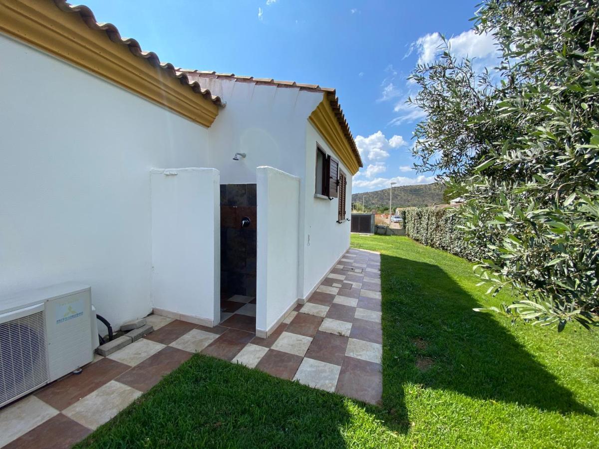 Le Residenze Di Baia Sant'Anna Villa Tanaunella Eksteriør billede