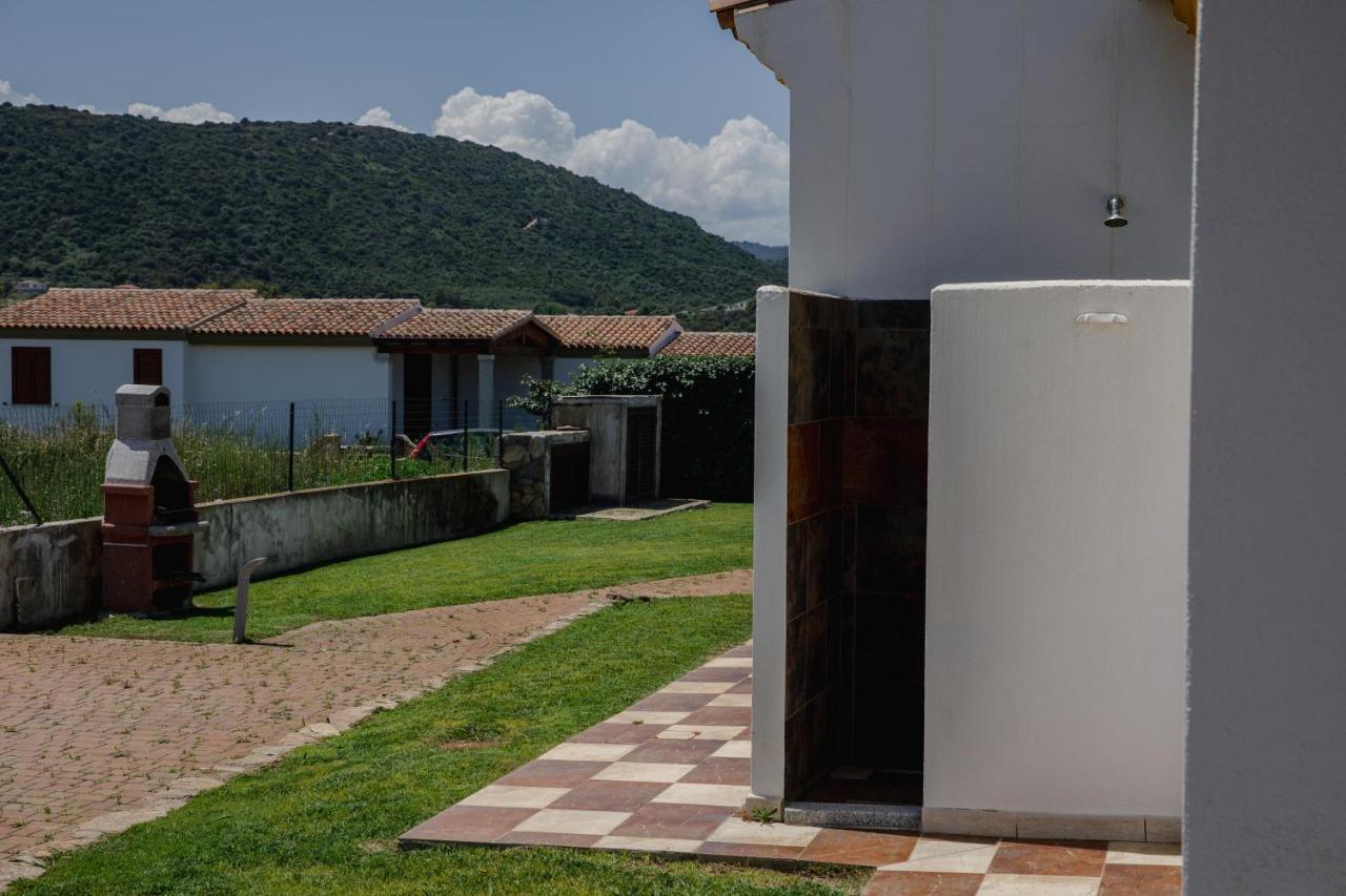 Le Residenze Di Baia Sant'Anna Villa Tanaunella Eksteriør billede